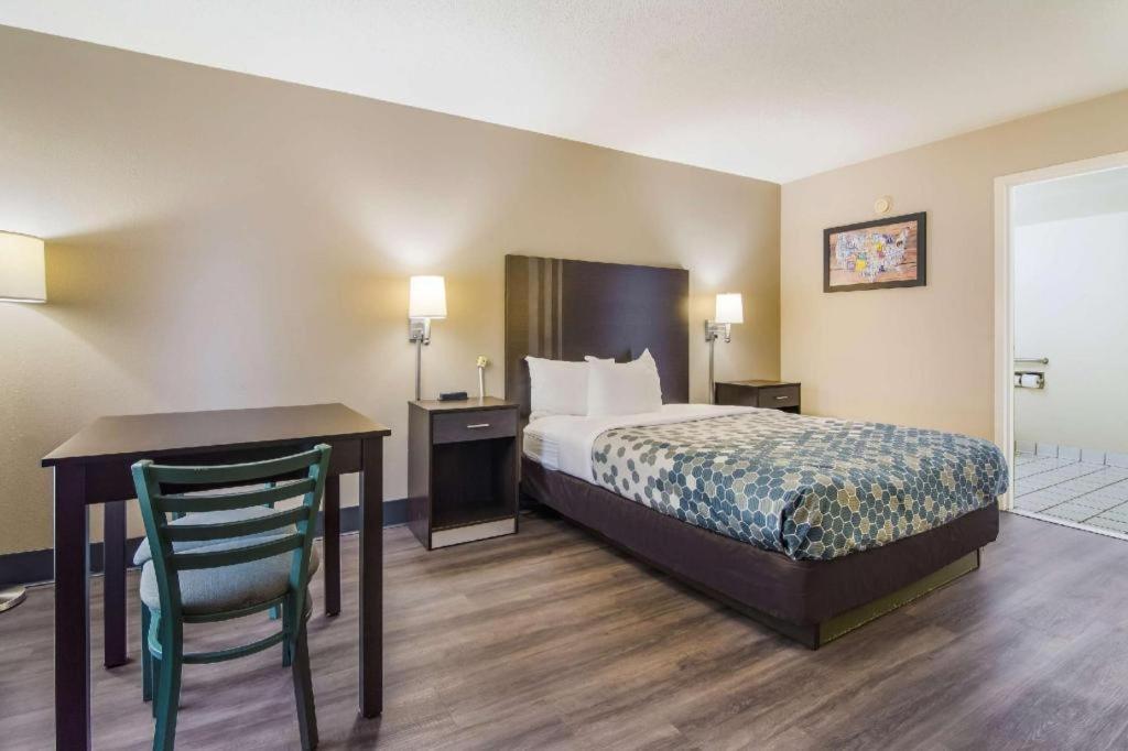 גארנר Econo Lodge South מראה חיצוני תמונה