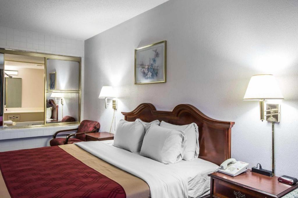 גארנר Econo Lodge South מראה חיצוני תמונה